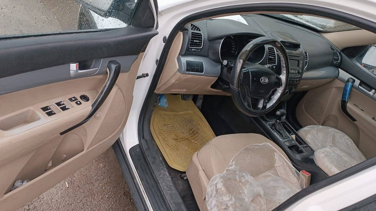 🚘 للبيع | كيا سورينتو موديل 2014 خليجي

للبيع سورينتو موديل 2014 خليجي، بمواصفات ممتازة ومحرك 2400cc – 4 سلندر، وهو من المحركات المرغوبة.

🔹 7 ركاب – 3 صفوف
🔹 جام كهربائي
🔹 ويل كب كروم
🔹 تبريد ثلاث قطع
🔹 سونار موجود
🔹 سنوية ورقم جديد
🔹 السيارة نظيفة ومرتبة
🔹 شرط لا مقلوبة، لا مقصوصة، ولا ضربة قوية
🔹 بيها تقريباً 4–5 مكانات صبغ
🔹 الفحص متوفر

💰 السعر: 135 ورقة
💵 والمجال بسيط للجادين فقط

📞 للاستفسار الاتصال على وبي واتساب.
***********
