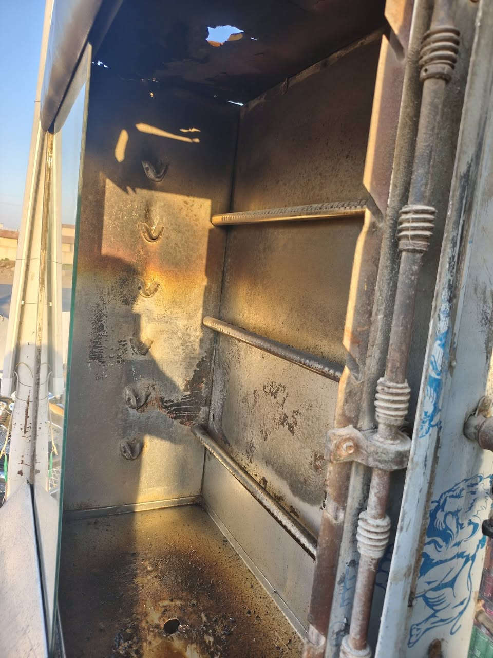 شوايه للبيع السعر 225الف المكان بابل محاويل الشوايه خير من الله واي شي بيها اذا جيت عليها اني اخسرلك كروتك للاستفسار اكثر الاتصال على الرقم ***********
