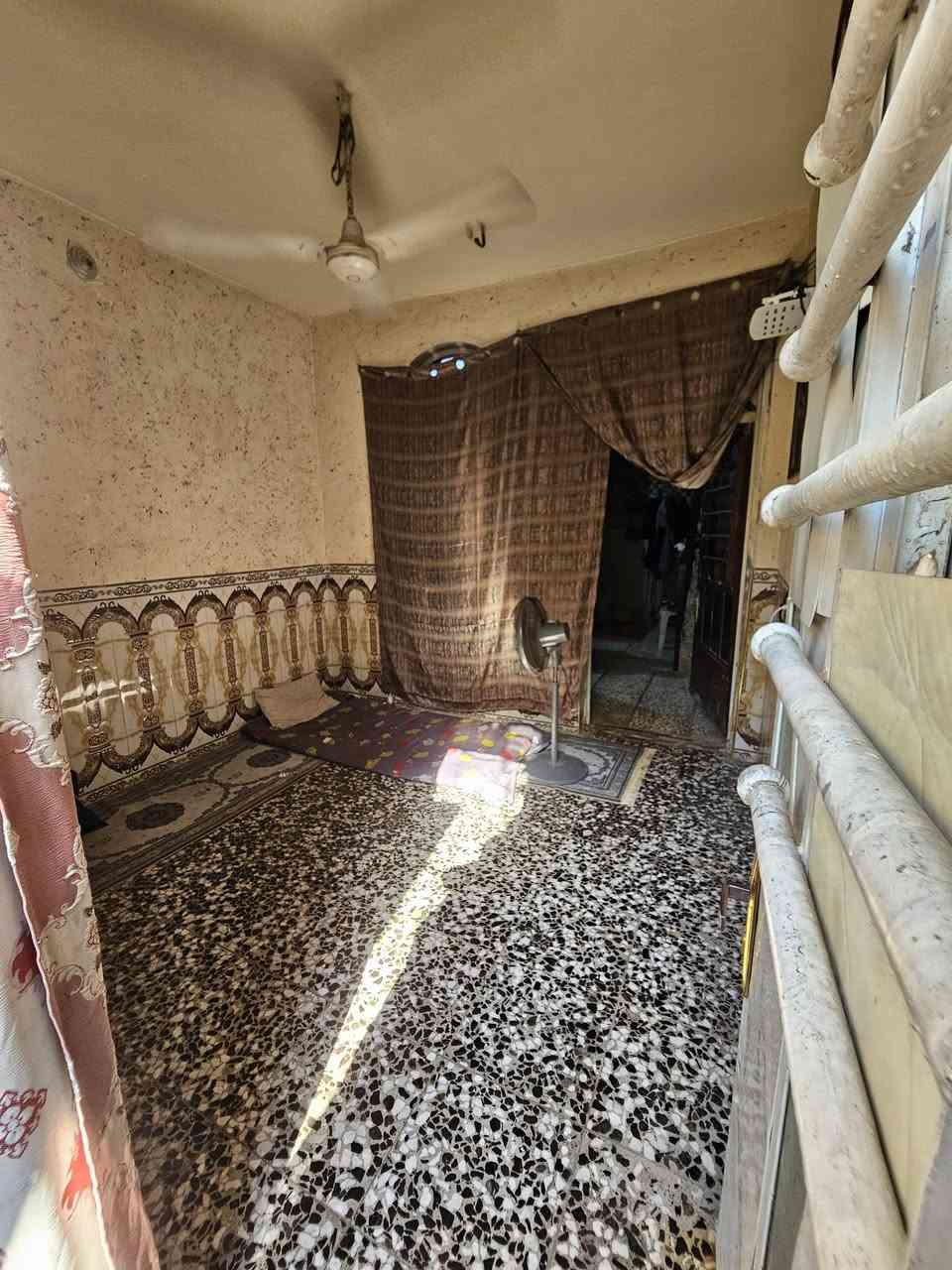 يا الله السلام عليكم بيت 50 متر حي أور الشيشان قرب السوك البيت كامل مكمل جاهز بس جيب غراضك وكعد موقعه كلش حلو المدارس بصفك السوك بصفك مي كهرباء كامل خدمات 
سند 25 طابو زراعي وكشي قريب عليك السعر 62 وبي مجال بصيط رقم الهاتف ***********  ملاحضه اذا اكو مراوس  بس كون بيت نضيف اقل شي كون 100 متر
