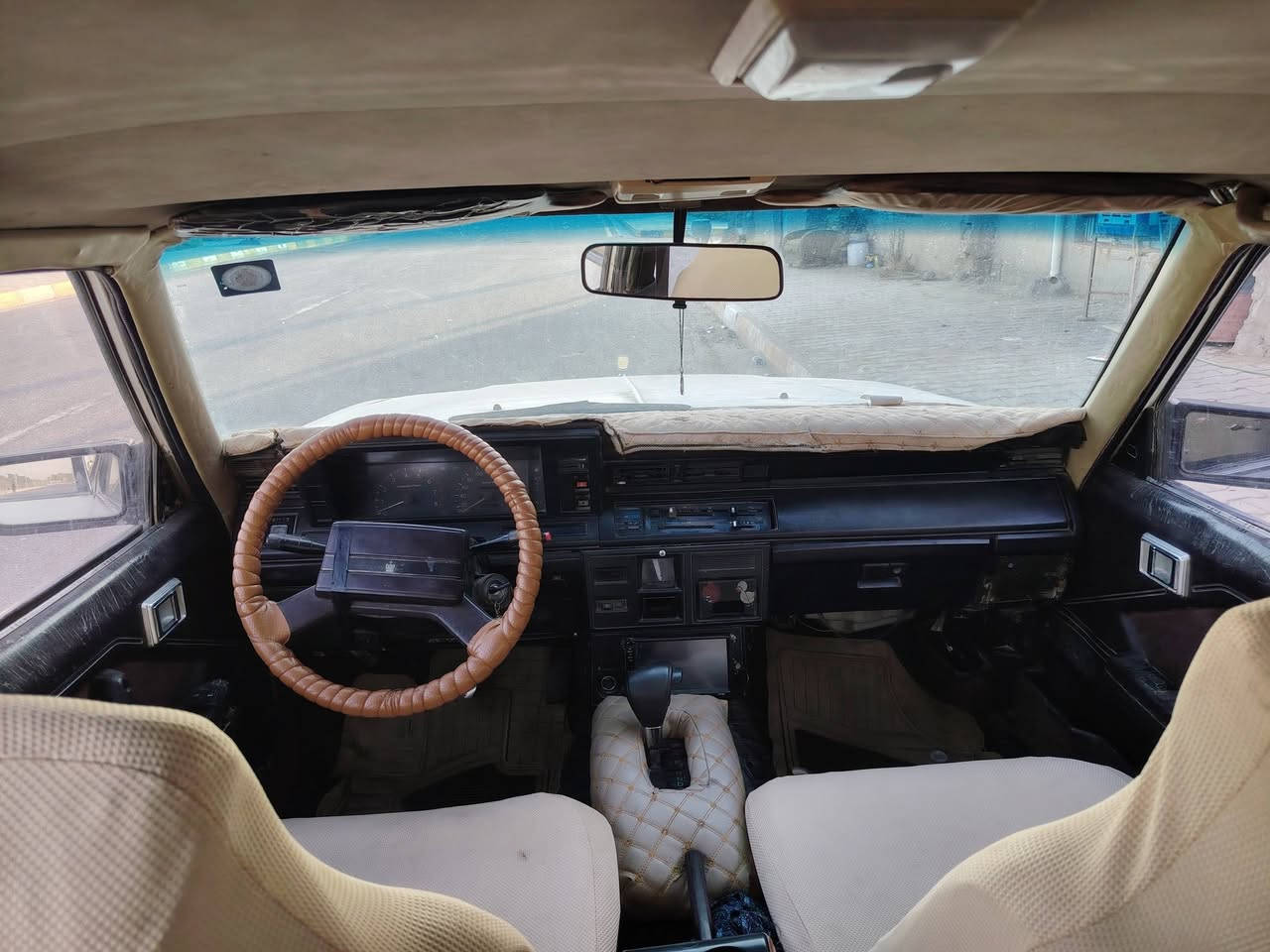 سيارة سوبر ٨٥ نظيفة، مكينة فيفي نظيفة مكينة وگير،السعر ٤٧ وبيها مجال ***********
