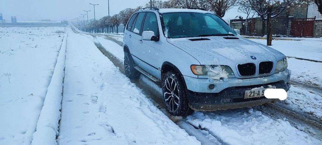 X5 30i
مۆدێل 2001
نرخی 90
بێ بۆیاخ بێ کاڵ بونەوە 
شەش پستن 30i 
گێڕومەکیینە بەشەرت
مواسەفات فولە بەس سڵایت نیە
سەنەوی تازەیە هەتا 2029
بەناو خۆمەوەیە 
7وەرقە غرامەی لەسەرە 
***********
***********

نص مكتوب في الصور:
- أدخل نص