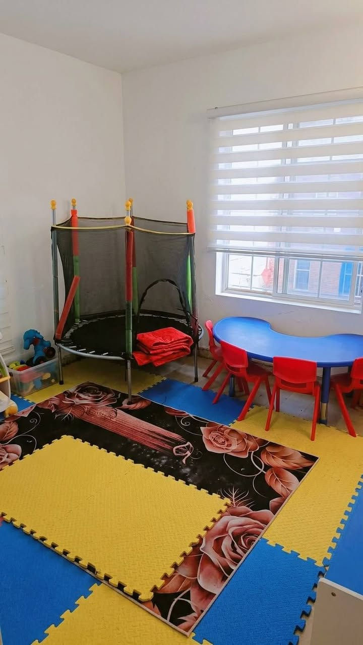 🎨📢📢 طفلك هو بطل قصتنا القادمة! 🌟تعلن إدارة [روضه ميليتا الاهليه ] 
عن فتح باب التسجيل واستقبال أحبائنا الأطفال للعام الدراسي الجديد. نعدكم برحلة تعليمية مليئة بالمرح، اللعب🛝🥅🪂 والاكتشاف!✨ ما يميزنا:• بيئة تعليمية آمنة📚، صحية ومحفزة.• كادر تعليمي متميز ومتخصص في التعامل مع الأطفال وتأسيسهم.• مناهج حديثة تعتمد على التعليم التفاعلي والأنشطة الحركية والفنية.• رعاية خاصة وبناء شخصية الطفل وغرس القيم النبيلة♥️ نستقبل الأطفال من عمر( 6 اشهر الى 6 سنوات)
لمقاعد محدودة لضمان الرعاية المثالية لكل طفل! 🏃‍♂️💨📍 الموقع: [الحله فرع الرايه مول مجاور البيت الصيني ]
💛📞 للتواصل والاستفسار الهاتف (***********)💜
 هنا]أهلاً بكم في عائلتنا الثانية! ⏰ أوقات المراجعة والتسجيل:يومياً من الساعة (7صباحا إلى 3 مساء )  عدا يومي الجمعة والسبت
