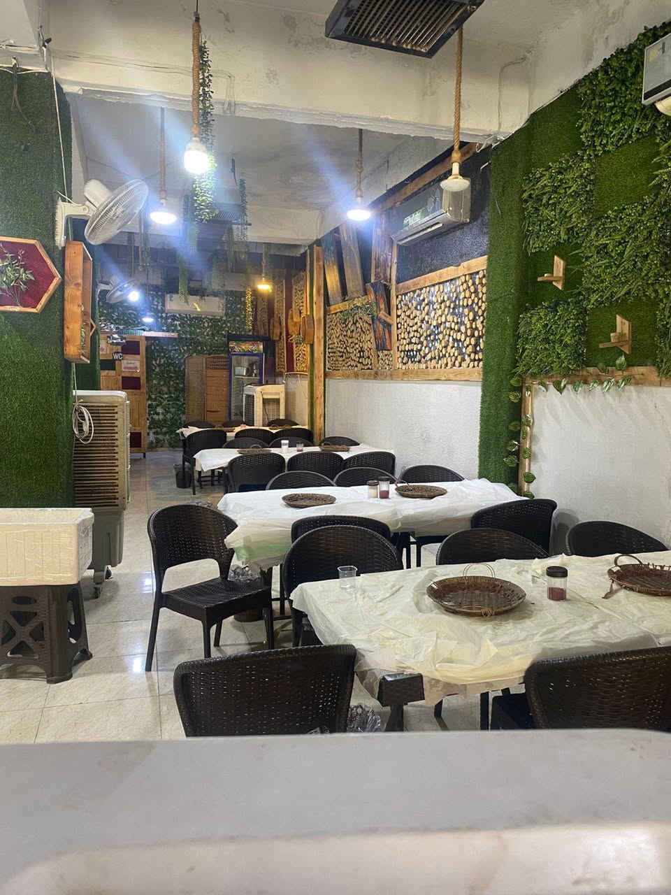 مطعم للبيع كامل مواد تحضير جاهز
سبلت و مبردة كاميرا موجود
للاستفسار رقم 
***********
