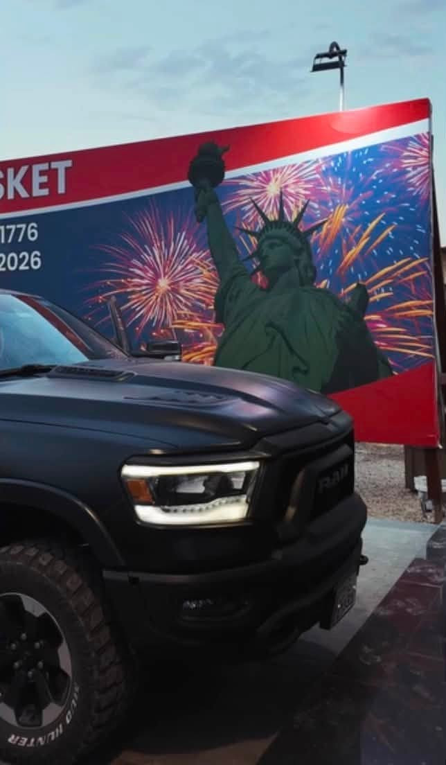 ريبل 2022 للبيع
محرك v8 - 5700
دفع رباعي 
اسود مغلفة ppf طافي 
4 كاميرات 360 درجة
شاشة تيسلا
ركن ذاتي ...إلى آخره. من مواصفات الريبل المعروفة

ماشية 58 الف قابل للزيادة 
رقم اربيل - تحويل ثاني يوم 
مرفعة شي بسيط وجاهزة 
سيارة مابيها نقص ومرتبة كلش 

حادثها جاملغين خلفيات ومبدلات اصلي نفس اللون 
هنا ببغداد درجة ضربت الباب الخلفي وتصلح تصليح ممتازززز 
مكفولة من الشاصي 
محرك كير كفالة 
الايرباكات كلها سليمة
السعر 38 الف بي مجال بسيط 
تواصل خاص 
او وتساب فقط ***********
مكان التواجد - بغداد مجمع النسيم
