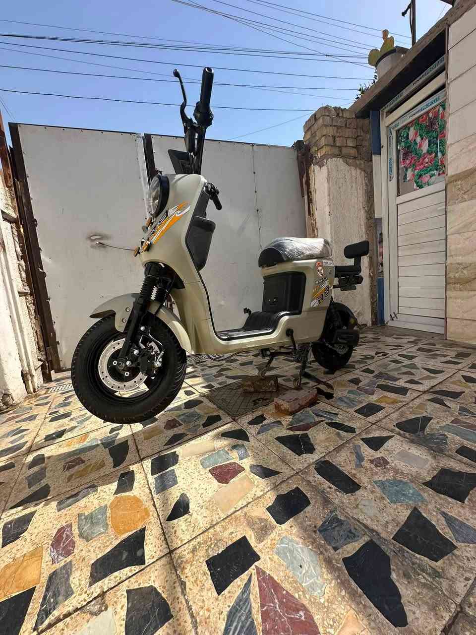 سلام عليكم دراجة شحن R9فول مواصفات موديل 2023دراجة أشاير يمنة يسرة دبل إشارة لايت عالي ناصي ملف 1500  3سرع سعر 450 وبيهة مجال العنوان بغداد الشعب قرب مستشفى الزهراء الأهلي الستفسار ***********
