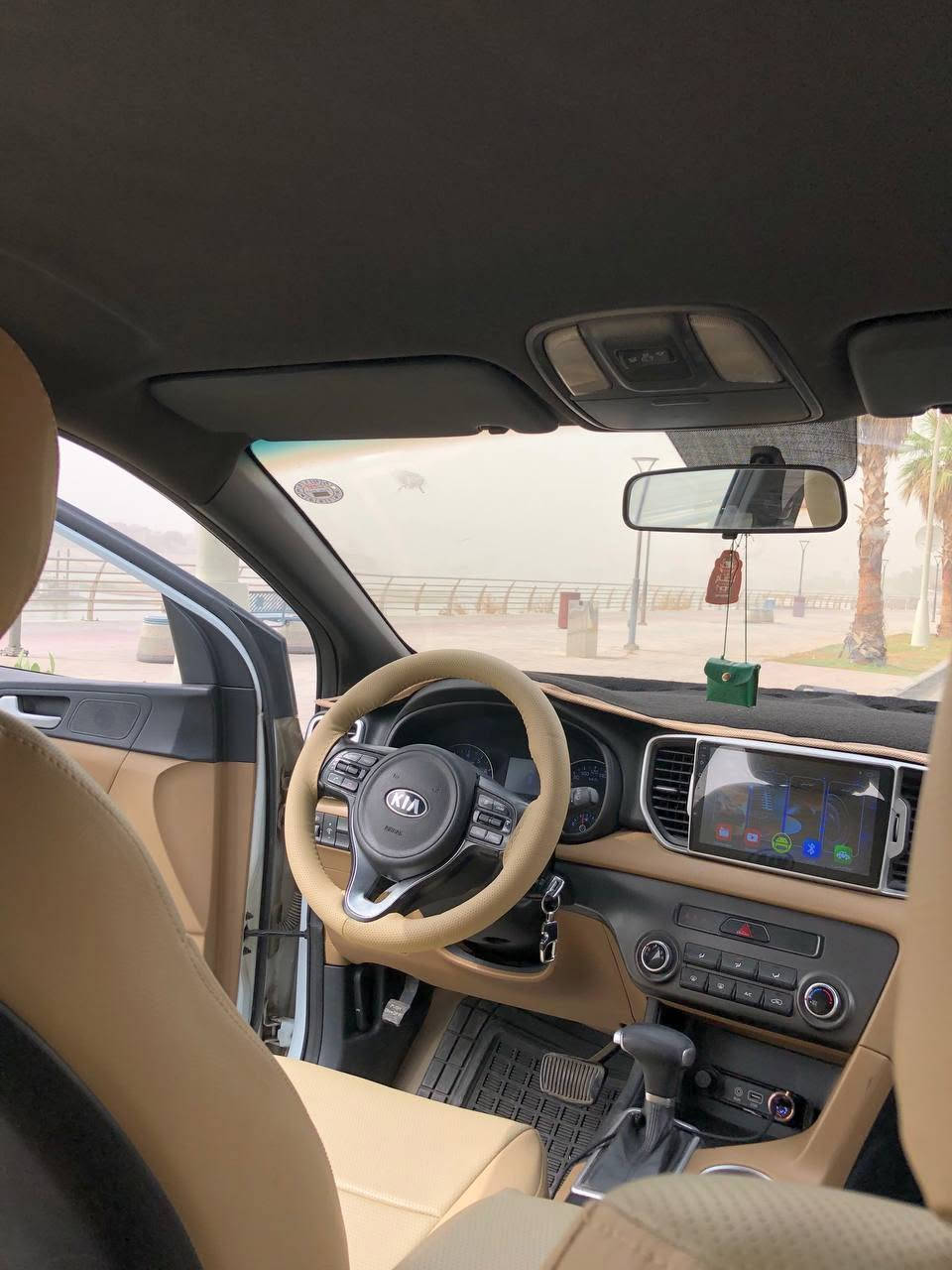 سبورتج موديل 2018 خليجية رقم اربيل سنوية بأسمي تحويل ثاني يوم .
 فقط بيها بارد بالباب الخلفي جهة الصدر ماشية ٢٢٠ الف سيارة نظيفة مال جناي من البيت للشغل ومن الشغل للبيت دهن ابدل موتل من الحسام السيارة كاملة من صدر وتايرات وباتري مواصفاتها وسط زراكات ومري كهرباء وشاشة وكامرة عنواني
 / بغداد حي الجامعة السعر 173$ وبيها مجال حك الجية  للأستفسار اكثر اتصل على الرقم *********** .
