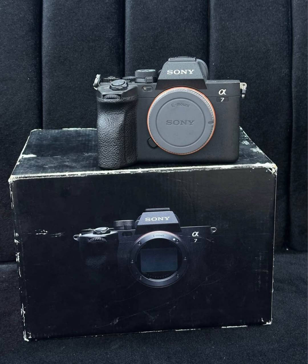 sony a7 mark 4
كامرة سوني a7 iv الفور نظافة 90%
السعر مليونين و 200 
شتر 30k 
مكاني بغداد 
***********
