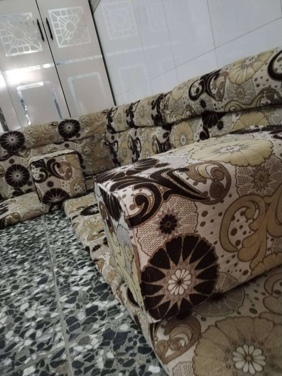 جلسه عربيه ٦ دواشك دواشك ونص وجيهن سعودي نضيفه سعرها ١٦٥ مكانها نجف حي ميسان مقابيل العسكري *********** بيه وتساب النجف, العراق
