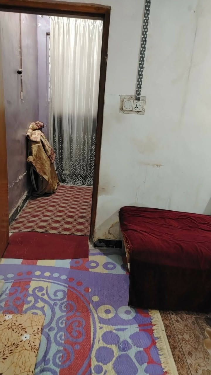 بيت مساحه 100 متر
يحتوي علا غرفتين وصاله ومطبخ وغرفه في طابق ثاني
مكان البيت في شارع مطار قديم مقابل أسواق عسوله
سعر البيت 25 مليون وبي مجال
للاستفسار اتصال علا رقم ***********

