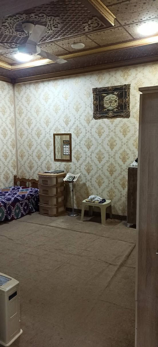 للبيع طابق واحد طابو صرف 200 متر بناء جديد متكون من غرفتين2 نوم موقع حي النداء قرب دار العجزة مقابل حدائق ومدارس وقرب جامع  وقرب ماركت سعر 147 رقم صاحب الدار ***********
