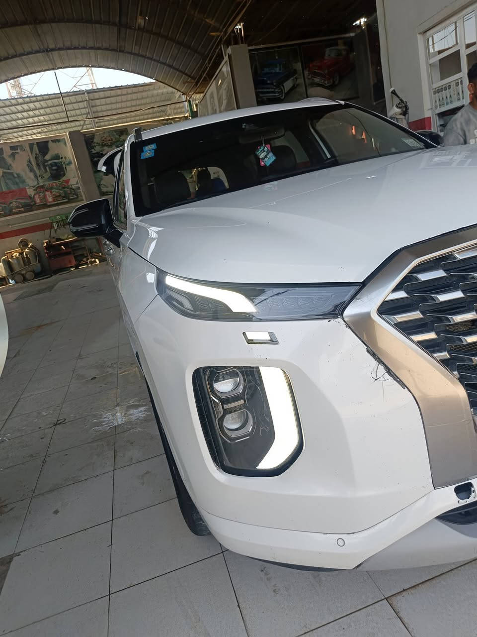 السلام عليكم بلسايد 2022 فول 1/1 اعلى فئه بلسايد محرك 6V   3.8L
الموصفات:
فتحه سقف 
بصمه تشغيل +بصمه ابواب +تشغيل عن بعد 
رادارات اماميه خلفيه و جانبيه  
اربع كامرات 360درجه 
كشنات vib منفصل وبعد بيه هواي مواصفات  
الاتصال الاستفسار 
***********
