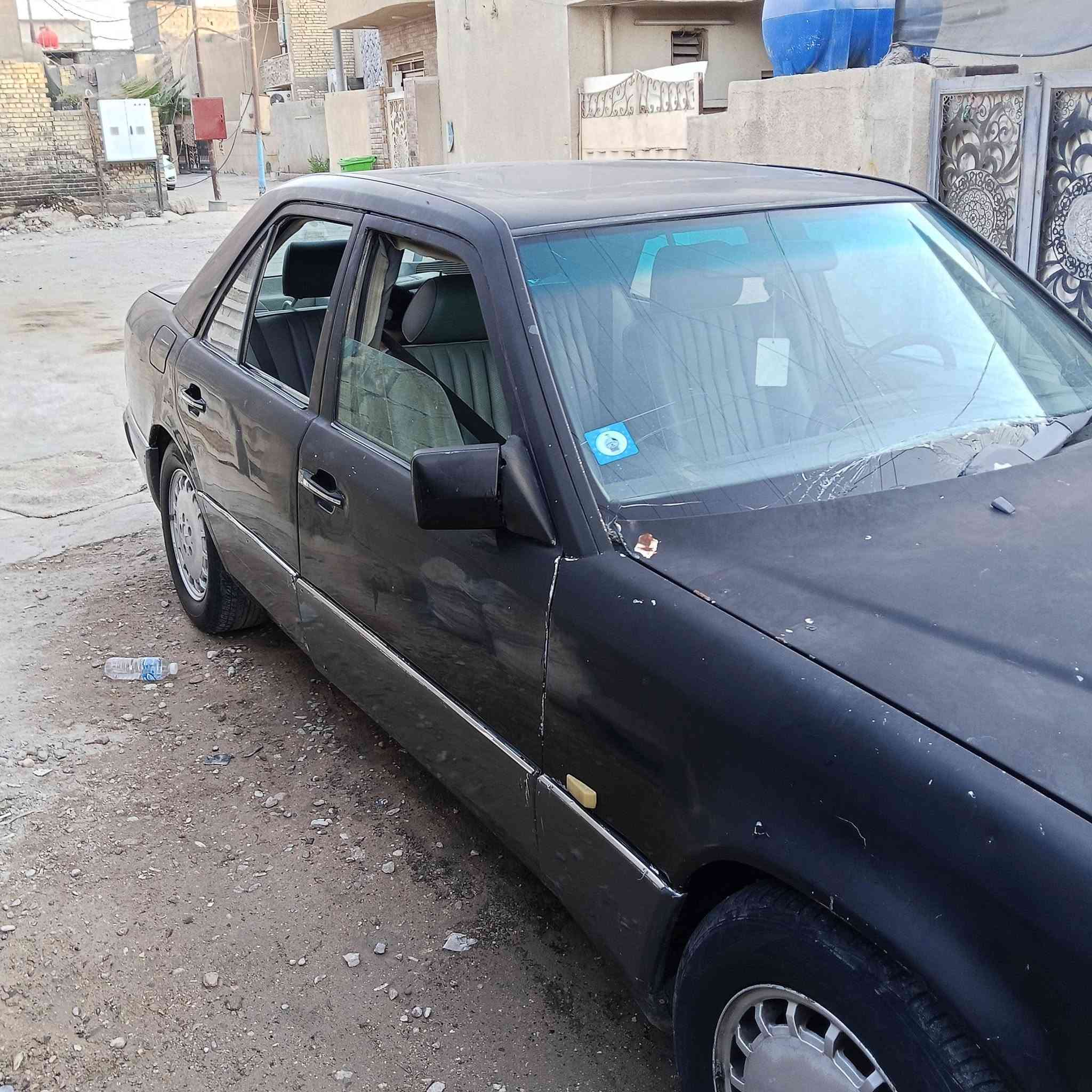 السلام عليكم سيارة مارسدس محرك بطه 300 سعر 35 بسمي العنوان بغدادلبياع شهداء البياع موبايل ***********رجا موشراي
