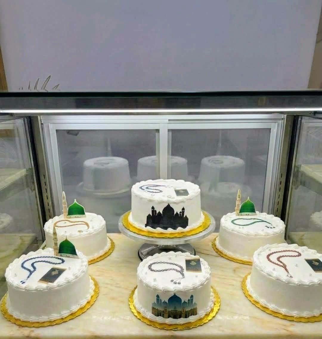 صباح الخير للبيع قوالب كيك عمره وقوالب خاصة لبقية المناسبات الأسعار والأشكال حسب الطلب للحجز يرجى مراسلتنا عبر الواتساب /*********** أوعلى الماسنجر عنوان العمل سامراء حي الدوانم خدمه توصيل متوفرة داخل سامراء وخارجها
