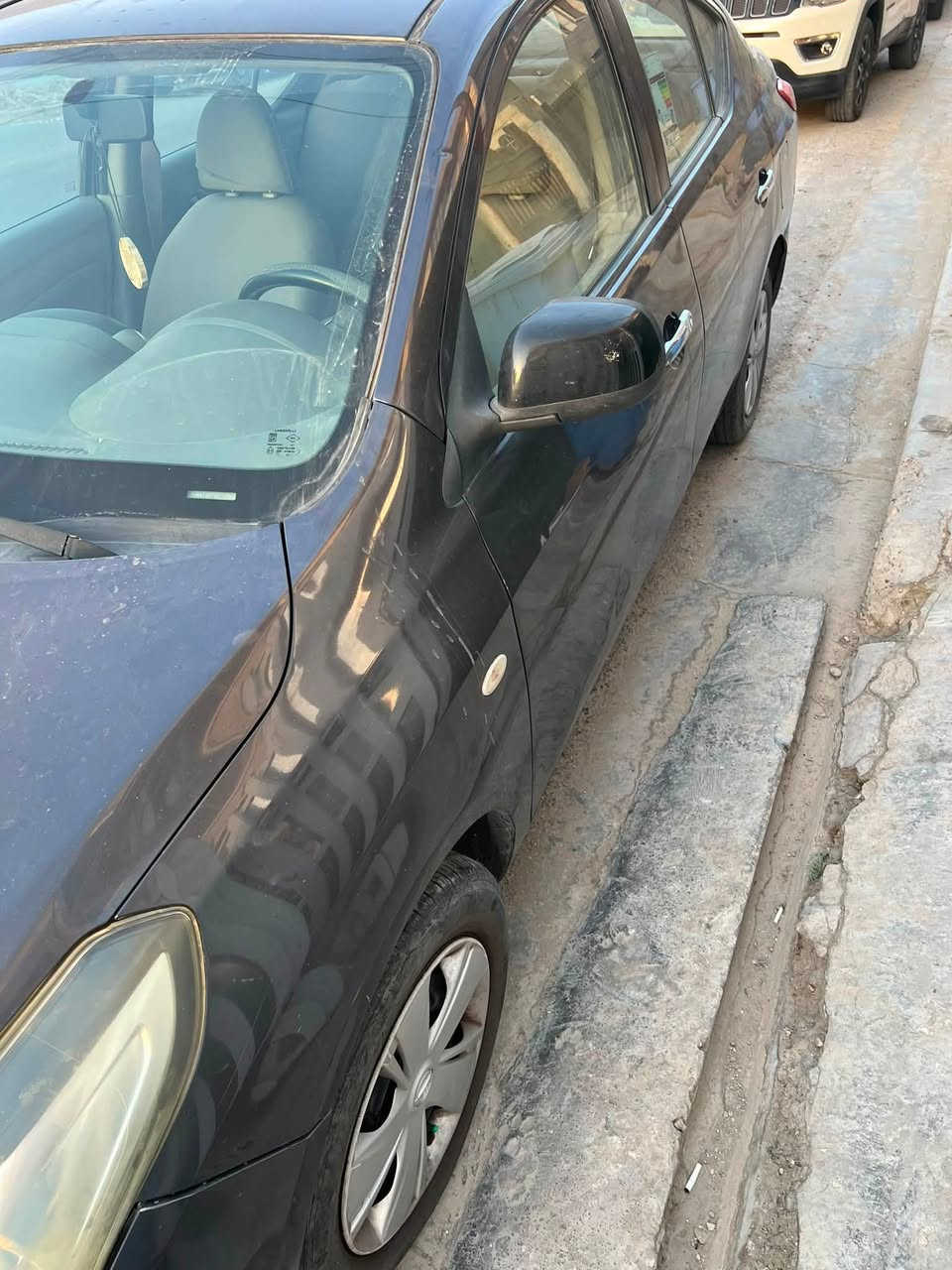 سني ٢٠١٦ هندي ماشيه ١٤٨ كير مكينه مكفول السياره مكفوله مكان واحد بارد والطخه موضحه بالصور 
بيع او مراوس بجيتا ابو باسات 
السعر ٩٥ وبيه مجال 
***********
