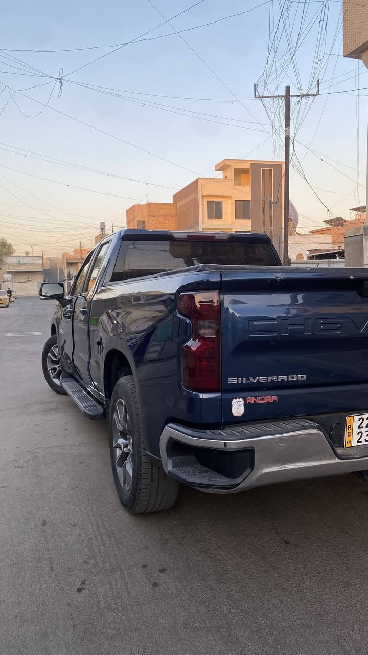 السلام عليكم 
شيفرليت سلفرادو
لون نيلي
موديل 2019 شكل 2021
بدي طويل 
محرك 5300 V8
ضررها شبر بالبنيد 
وبارد بالجاملغ الامامي 
رقم شمالي باسمي تحويل ثاني يوم 
المواصفات
-تشغيل واطفاء عن بعد 
-إنارة ترحيب
-صندوق خلفي كهرباء 
-كامرة خلفية
-حساس إطار
-شاشة تدعم ابل كار بلي واندرويد اوتو
-مثبت سرعة 
-تحكم ستيرن 
-كشنات تدفئة
-تبريد قطعتين 
-سايد بريك كهرباء 
-مانع انزلاق 

السعر 
230$

رقم الهاتف 
***********
