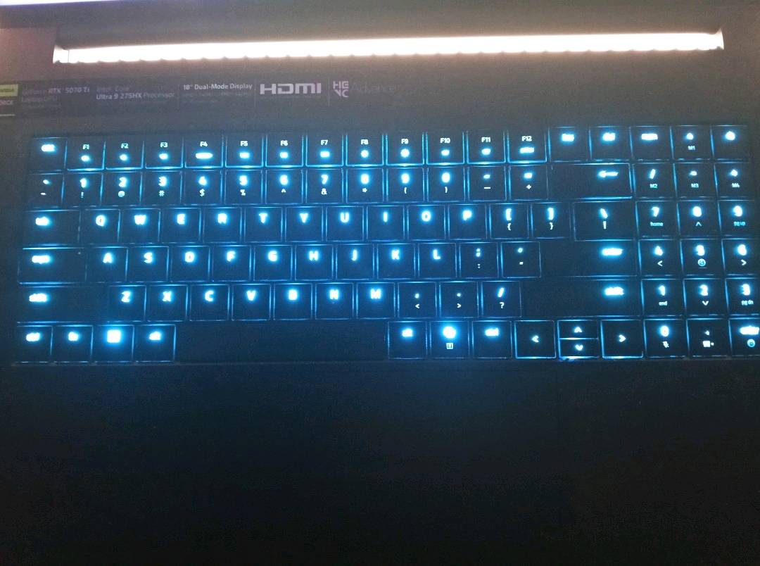 Razer Blade 18 2025 (RTX 5070 Ti) Dual 4K UHD+240Hz | FHD+440Hz Gaming Laptop
(🍀 للبيع فقط🍀) 
سعره ببعض الدول حاليا كجديد
Its price as new in some countries:
3,500$ in USA
3,600£ in UK
3,700€ in Europe 
5,000$ in Singapore
20,00 SAR in Saudi Arabia
لابتوب كيمنك اشبه ب PC متنقل. 
بهيكل من الألمنيوم.. وبشاشة مضادة للانعكاسات. 
يشغل أقوى الألعاب بأعلى إعدادات وفريمات ويشغل افلام 4k
قابل لزيادة RAM الى 96GB و Storage الى 8Tera
يمكنك إضافة RTX خارجي ايضا.
صوته عالي فيه 6 سماعات. 
It's loud.. it has 6 speakers.

Gaming Laptop: Razer Blade 18 2025 Dual 4k UHD+ 240 Hz  FHD+ 440 Hz 
Graphics: NVIDIA GeForce RTX 5070 Ti (12 GB GDDR7 VRAM)
Processor: Intel CoreTM Ultra 9 275HX
Storage: 1 TB SSD Memory: 32 GB
Screen Size: 18 inch   16:10
400 Watt
Thunderbolt 5
You can add RTX External too
Other Features.................... 
No damage, clean 100% 
Used like new

سأعطيك معه مجانا:
I will give you with it:
إضاءة تفاعلية تتغير مع ما هو معروض على الشاشة. 
Backlight that reacts to what is displayed on the screen - Free

حقيبة ظهر تناسب حجمه
Backpack that fits its size - Free

 برنامج SVP 4 PRO لزيادة السلاسة و عدد الفريمات اثناء مشاهدة الافلام والمسلسلات. /حذف الأطارات السوداء من الافلام والمسلسلات والأنمي. 
SVP 4 PRO Program to increase Movies frame rates /And remove black bars from Anime, Movies and T Series
السعر شكد نهائي؟ وهل أكو مجال بسيط للمساومة لو ثابت؟: 
بيه مجال للشراي