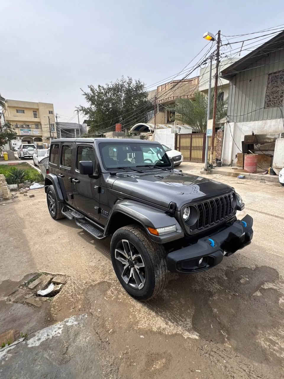 جيب رانكلر ٢٠٢٤
ماشيه 63  الف كيلو متر 
حادثه باب سائق  وخلف السائق بدون ايرباك
هابيرد بلك ان ثلاث انضمة شحن و هايبرد
لون فيلي 
سقف ينفتح  
رقم بغداد جديد سنويه
***********
