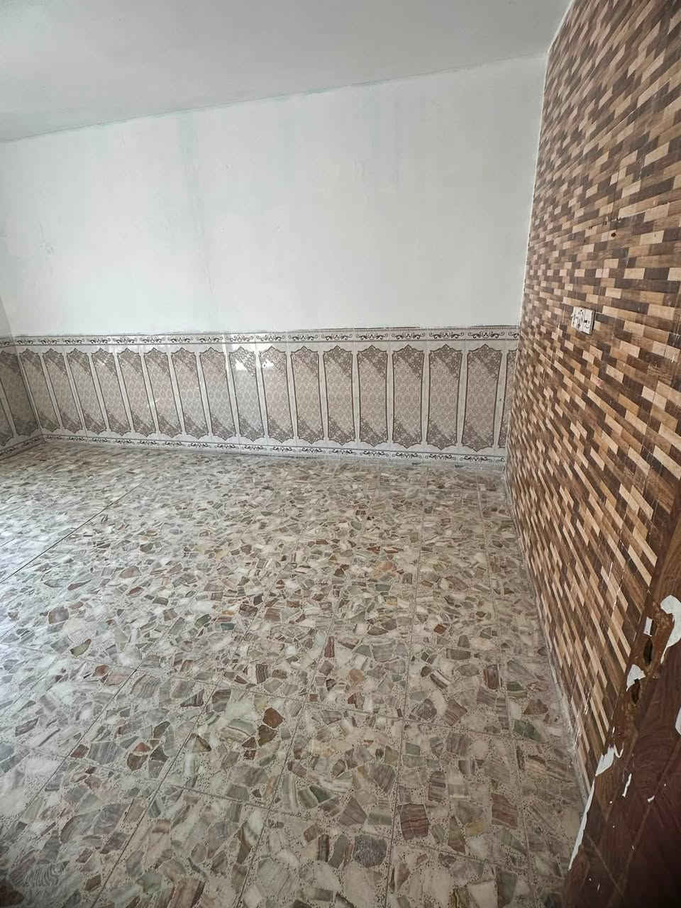 السلام عليكم بيت اليجار في بغداد الانتصار مال الراشدية 
طابقين سعرها مناسب اليحب ياتصل ع الرقم ***********
