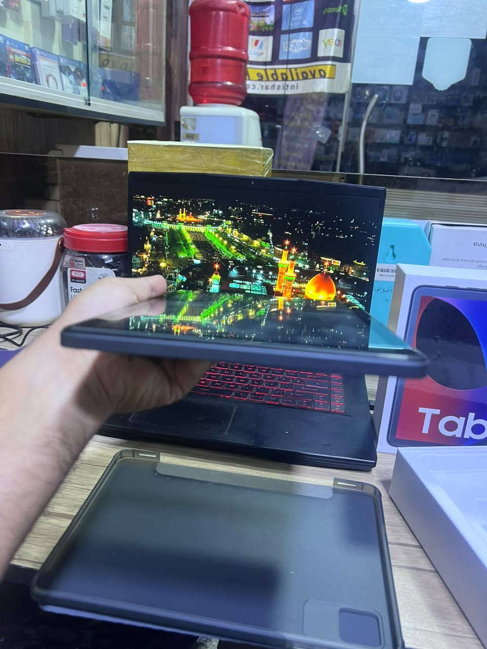 ايباد  Top 60 wi fi 128
8+8 اخوان جديد ما مستعمل فقط معرب بالغلط  جهاز راقي شاشه حجم كبير سعره راح يكون 170 فقط 
***********
