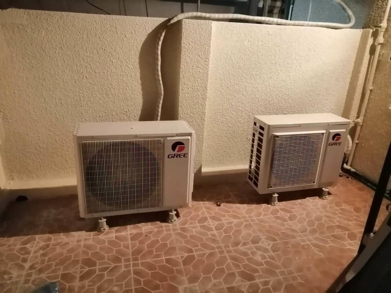 ❄️ تنصيب وصيانة السبالت باحترافية وجودة مضمونة ❄️

📲 واتساب فقط للحجز والاستفسار: ***********

إذا تريد سبلتك تشتغل بأفضل أداء وتبرد مثل الوكالة، فالتنصيب الصحيح هو الأساس. إحنا نهتم بأدق التفاصيل حتى تستلم شغل مرتب ونظيف ومضمون.

✅ تنصيب جميع أنواع السبالت

✅ صيانة دورية ومعالجة الأعطال

✅ تنظيف الوحدات الداخلية والخارجية

✅ تعبئة غاز وفحص التسريبات

✅ فك ونقل وإعادة تنصيب

✅ فحص شامل قبل وبعد العمل

🚚 تريد تنقل السبلت من مكان لمكان؟

عندك سبلت وتريد فكّه ونقله لمكان ثاني وشدّه وإعادة تنصيبه؟ إحنا ننقله إلك ونرجعه ننصبه بمكانه الجديد بشغل مرتب ودقيق.

🔥 وعندك أكثر من سبلت؟

نسويلك خصم على أجور الفك والشَدّ والنقل حسب العدد. كلما زاد العدد، زاد الخصم.

⚠️ انتبهوا من المنصبين القفاصين وأصحاب تنصيب الـ25 ألف!

مو كل سعر رخيص يعني وفّرت، أحياناً تدفع بعدها أضعاف السعر حتى تصلّح الضرر.

❌ يزرفون البوري أو يسوون التنصيب بطريقة غلط

❌ يسببون تهريب للغاز وضعف بالتبريد

❌ يحطولك غاز والجهاز أصلاً بيه مشكلة بالتنصيب

❌ يشوهون الحايط ويخلّون الشغل غير مرتب

❌ وبعدها تضطر تدور فني ثاني حتى يصلح أخطاء التنصيب الأول

💡 ادفع سعر معقول من البداية، أحسن من ما ينشلع كلبك وتدفع ضعف المبلغ حتى تصلّح شغل غيرك.

🎁 عروضنا:

💙 تنصيب مجاني للعوائل المتعففة

🔥 من 4 سبالت وفوك خصم 20% على أجور التنصيب

🚚 خصم على الفك والشَدّ والنقل عند وجود أكثر من سبلت

📍 نجيك وين ما كنت داخل بغداد

✅ الكرخ

✅ الرصافة

🚫 ما نطلع للمحافظات، رجاءً.

🕐 متواجدين على مدار 24 ساعة

📲 واتساب فقط للحجز والاستفسار:

***********

✨ ثقتكم مسؤوليتنا، وشغلنا النظيف هو أفضل إعلان إلنا. ❄️
