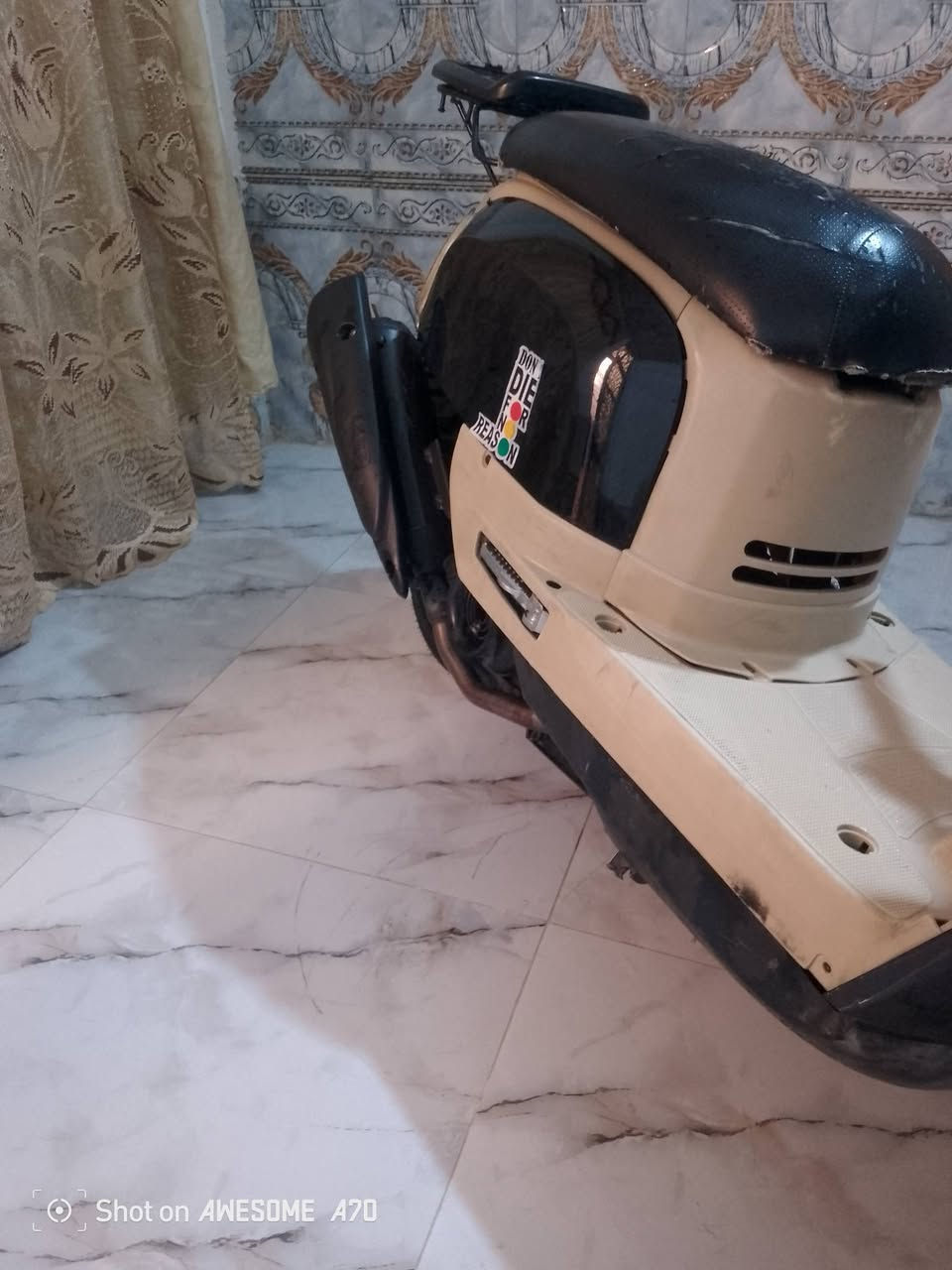 سلام عليكم درجه بوليسي ياباني مفتوحه ولفات فقط دراجه مال جناي مامتعوبه نضيفح وحلوه مكينه خرسه كهربائيات كله شغاله شلعه ومعدل خير من الله دراجه خرسه مكينه سعر 650وبيه مجال قليل الشراي واتساب نتصال فقط عنوان اسكان صناعي ***********

نص مكتوب في الصور:
- Shot on AWESOME A70