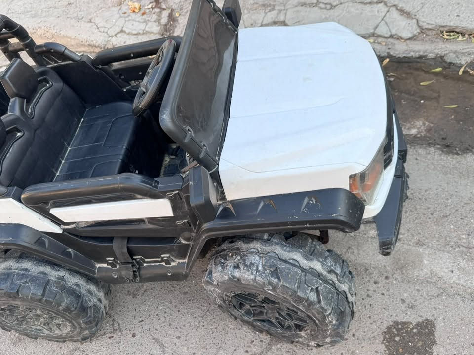 سياره اطفال للبيع بعدها جديده قبل 3اشهر اشتريتها اريد أبيعها لغرض تغيير البيت اشتريتها ب 200و اريد ابيعها ب 120 للاستفسار ***********
