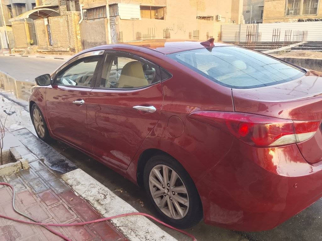 السلام عليكم 
النترا 12امريكي
بيه 4قطع
الجاملغين الخلفيات والجنطه مصبوغات 
والباب الخلفيه مبدل نفس لون بدون صبغ 
السياره خير من الله تبريد فتحه اشاير بالمري 
السعر 95وبيه مجال 
***********
