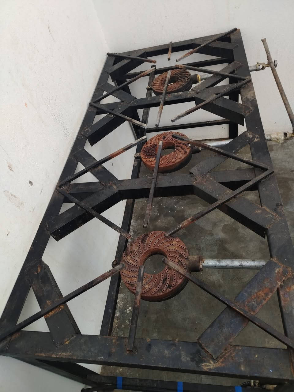 غراض للبيع
تنور مندي غاز وكهرباء 
قاطع ابلاستك 2×3
طباخ ٣ عيون فصال جديد
***********
