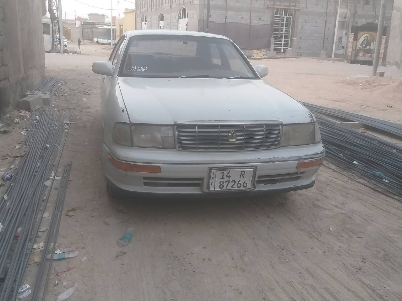 سيارة بطه للبيع رقم بصرا انكليزي متصل  موديل 93مكينه كير خير من الله سنوية ما منتهية مكفولة كص ونقل البصرة ابو الخصيب السعر ٤٠ بيهة مجال  للستفسار ***********
