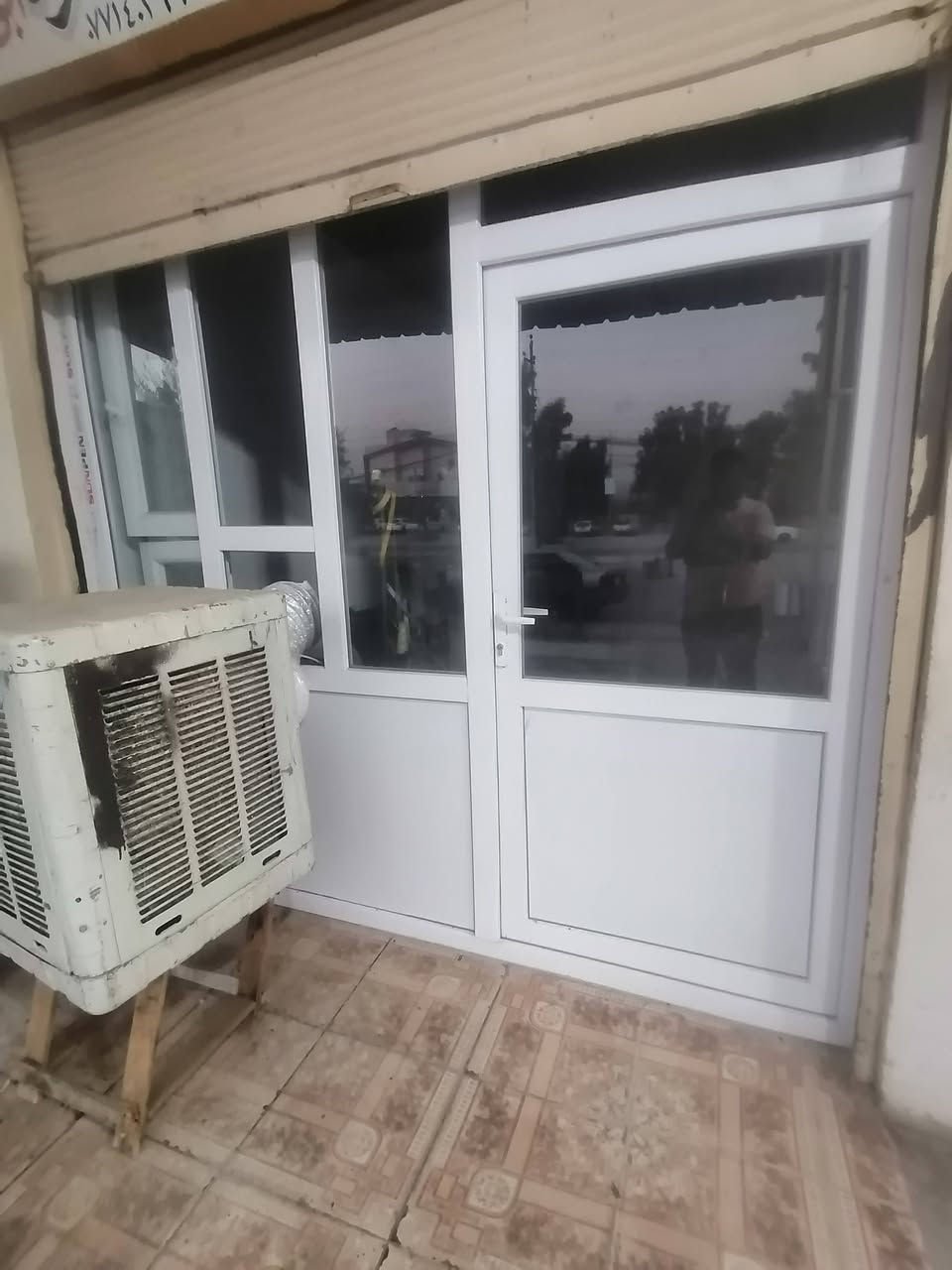 قطع بلاستك واجهة محل جديدة ٤ أشهر من شديتها طول ٢٦٠ الارتفاع ٢٣٠
أريدها. ب 225  نهايتها
***********
مكانها شلالات قرية بايبوخت
