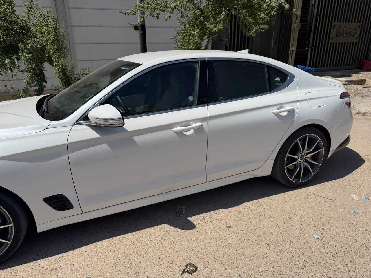 السلام عليكم ورحمة الله
سيارة جنسس g70 

4cylinder 2000 turbo

2023 

32000km

مرقمة بغداد ب أسمي 

مكان السيارة بصرة  

المواصفات :

رادار أمامي 

رادار خلفي 

شاشة كبيرة تدعم apple carplay 

حساسات خلفية 

تبريد خلفي امامي 

تسخين مقاعد و مقود 

تحديد مسار 

تثبيت سرعة 

والمواصفات الباقية للجنسس المعروفة 

السيارة داخل جلد بيجي و دشبول اسود 

السيارة عليهه أدامة تبريد كامل 

وكذلك مكينك ادامه 

مناقصهه شي السيارة

حادث السيارة مدكر وباب جهة للسائق 

بدون ايرباك المدكر مبدل 

الباب مبدل ومصلح المكان كله  درجة اولى بحيث ماتعرف مكانه وين

المدكر الخلفي الصفحة الراكب بيه ضربه بسيطه مصلحة ع خفيف 

كذلك بسبب طسة صارت الEBP اشتغل عندي  تصليحة ٥٠ الف او اقل لكن بسبب الانشغال 

غير هذا السيارة من كلشي سليمة وهاي الامور بسيطه 

السعر:230ورقة وبيهه مجال بسيط حق جيتكم

للتواصل دايركت 

او على الرقم ***********

واتساب فقط
