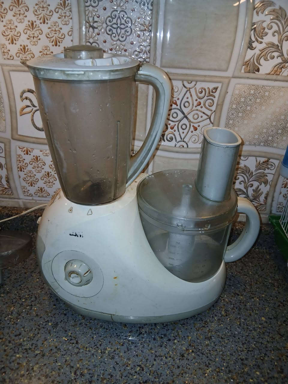 ست البيت (محضرة طعام +خلاط +طاحونة) باله السعر 40 الف  بغداد / ***********
