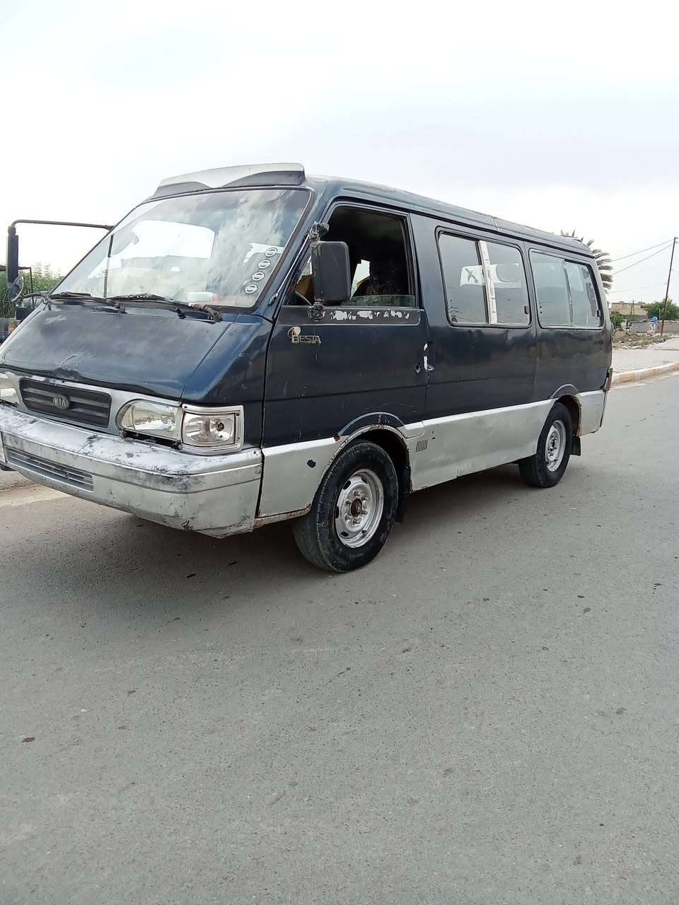 السلام عليكم كيا بستا للبيع موديل 1994 
سنوية ل 27 بس راعيها مااندله مضيع عنوانه ابيعلك اتكفلك سرقه وعشاير سيارة كير اكسل خير من الله المحرك بي جديد بس نسمت بخار لاتنقيص ولاشي يخبل 
مشط شغال باور موجود ونقص بي فقط بوري وكله كامل 
كهربائيات كلها شغالات مناقصها أي شي 
سيارة خير من الله تاخذها كبل لشارع مال شغل لاتوكفك ولاشي السعر 22 وبيها مجال ***********واتساب واتصال مكان التاجي
