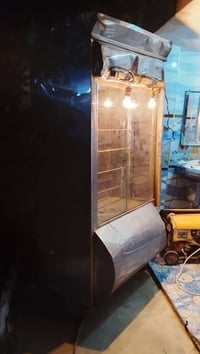 شواية دجاج سوريا للبيع  ٦ شيش موطر شغال مع انارة  مستدخدمة  ٢٧٥ بيه شي...
