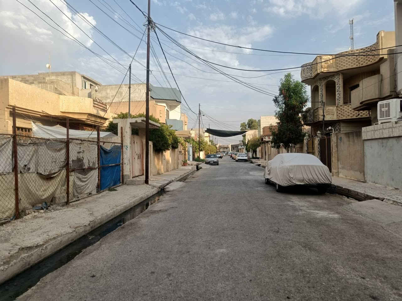 لدينا أرض سكنية للبيع 

سند طابو ملك صرف 

حي الصحة الأيسر قرب حي دوميز 

مساحة 250 متر 

للأستفسار مكتب قباء للعقار 

***********
