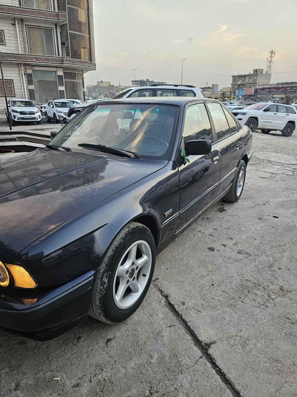 بيع مستعجل BMW 1994جديده يعنى الكلمه كير محرك تبريد حداديه كهربائيات كفاله عامه السعر 38 حله شارع 60
*********** حلة, بابل
