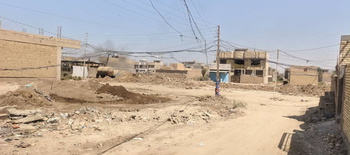 للسلام عليكم بيت 100 متر منطقه النفط بضهر التجاري منطقه جاي يشتغلون بيهه مجاري
الاستفسار خاص  ***********
