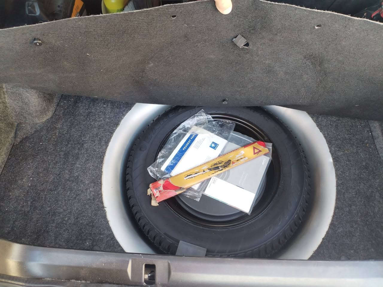 بيجو بارص موديل ٢٠٢٤ على وضع الشركة السياره ماشية ٤١ تحويل مباشر سبير ما نازل السعر ٧٣ بيها مجال بصيط *********** مكاني بغداد مدينة الصدر
