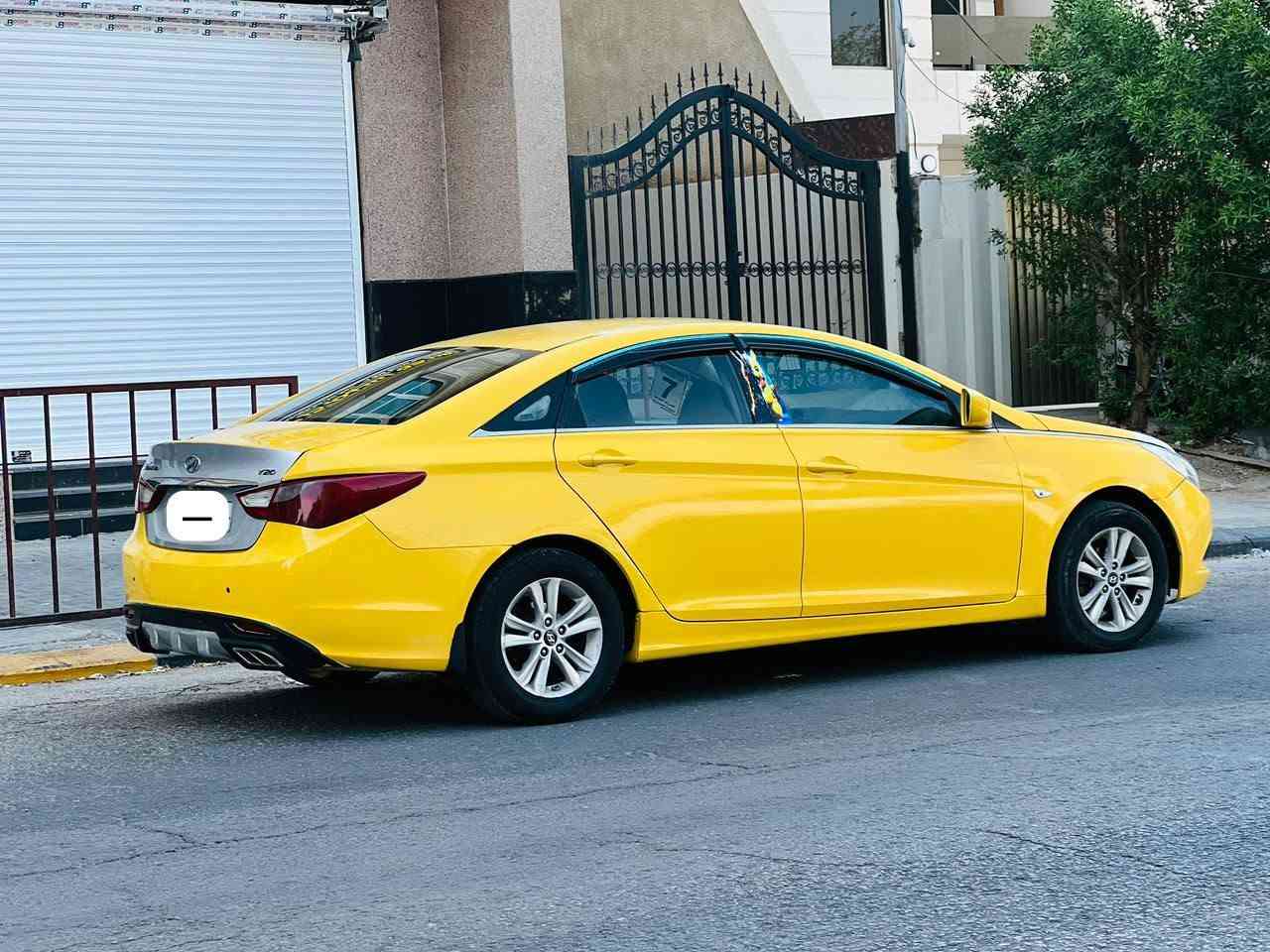 سوناتا مديل 2012 سعر 77 قابل للتفاوض الاستفسار اتصل *********** وارد خليجي كوراي مكفوله من ضربه وتبديل مواصفات شاشه كبيره كامره خلفيه مري كهربائي حساسات امامي وخلفي مكينه وكير مكفولات حداديه جديده تخم تاير تبريد ثلج ❄️ رقم نكليزي مشروع وطني سنويه ل 29 مكان سياره كربلاء
