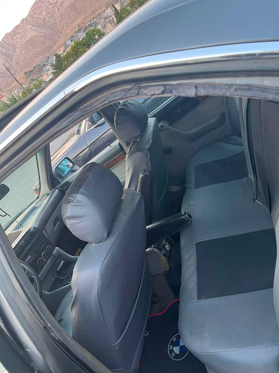 BMW 528  محرك كبس دبل فانوس
موديل ١٩٩١

تخم تايرات جديد ويل جديد

تبريد شغال 

كير محرك جديد 

صدر جديد 

سعر ٦٠ و مجال

***********
