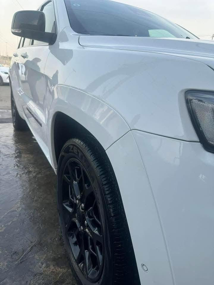 جيب s21 ام الرادار
سعر مناسب 
وكاله خليجي
رقم بغداد بأسمي
ادامة كاملة (صدر/تايرات/باتري/فيتبمب) 

فول فول مواصفات معروفه موصفات لS

المواصفات 

رادار امامي

رادارات خلفيه 

نقطة عمياء 

دفع رباعي 4x4 

المقاعد الأمامية كهربائية 

ذاكرة لحفظ وضعيات الجلوس 

المقاعد الأمامية مع تدفئة 

ويل قياس 20 انج 

مقود السائق كهربائي 

تدفئة ستيرن 

سقف بانوراما 

شاشه كبيرة 8.4 انج 

نظام الملاحة (GPS) 

نظام خاص للطرق الوعرة 

مصابيح امامية زنون 

المصابيح الأمامية مع LED لايت 

كشافات ضباب بروجكتر زنون 

تشغيل عن بعد 

صندوق كهربائي 

حساسات أمامية 

حساسات خلفية 

كاميرا خلفية 

بخاخ ماء لتنظيف المصابيح الامامية 

مرايا بخاصية التعتيم الذاتي 

مرايا جانبية قابلة للطي 

بلوتوث تلفون 

محدد سرعة 

نظام تشغيل واطفاء اوتماتيكي للمحرك للتوفير من صرف الوقود . ( Auto Start System ) 

نظام بريك اوتماتيكي ( Auto Break System )

السيارة ماشية 83 الف كيلو

بيها بارد صغير جداً مقدار 4 اصابع مع تكحيل

خالية من العيوب الشرعية والحوادث والكود

مكان السيارة بغداد العامرية

***********
