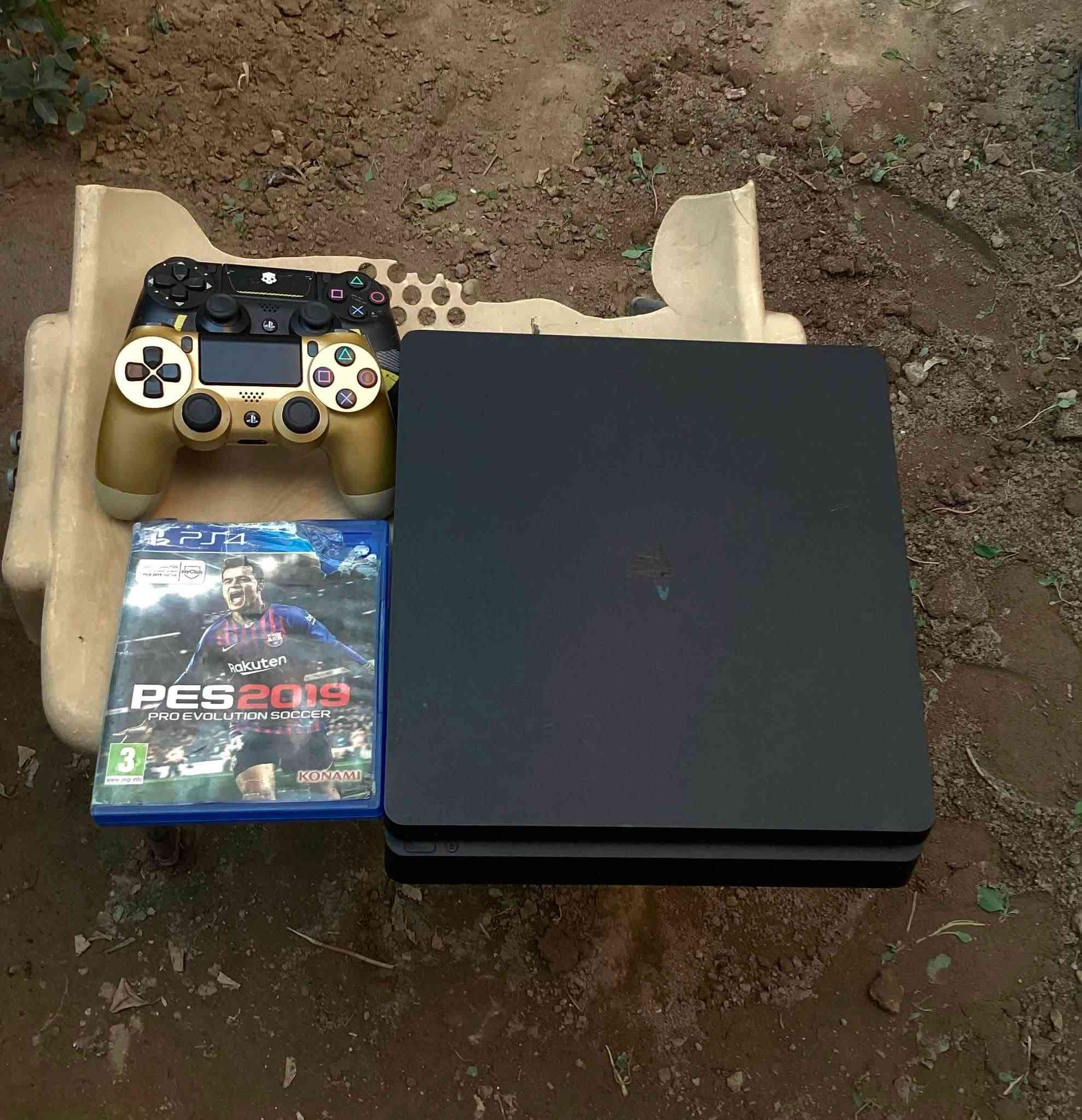 بلي فور سلم  اولاين  ، ( PS4 Slim Online)
جهاز لوك ستيكر ضمان لا مفتوح ولا مصلح كامل ملحقات  نظافة الجهاز 100% كما موضح في الصور ، ملحقات الجهاز يدة عدد ثنين ، كيبل تشغيل اصلي ، كيبل Hd و كيبل شحن اصلي ،مساحة الجهاز نص تيرا ,500gb ، ويجي وي الجهاز لعبه بيس 2019 , نظام الجهار  ١٣.٤ تهكيرة قريب و ينزل . 

‎السعر : 235 وبي مجال بسيط لطيبين 💖.

تواصل : على الصفحة او واتساب من خلال الرقم (***********)
 ‼️توصيل ما عندي ، مكاني بغداد الغزالـية تريد تجيني او ادز مندوب يستلم الجهاز .
