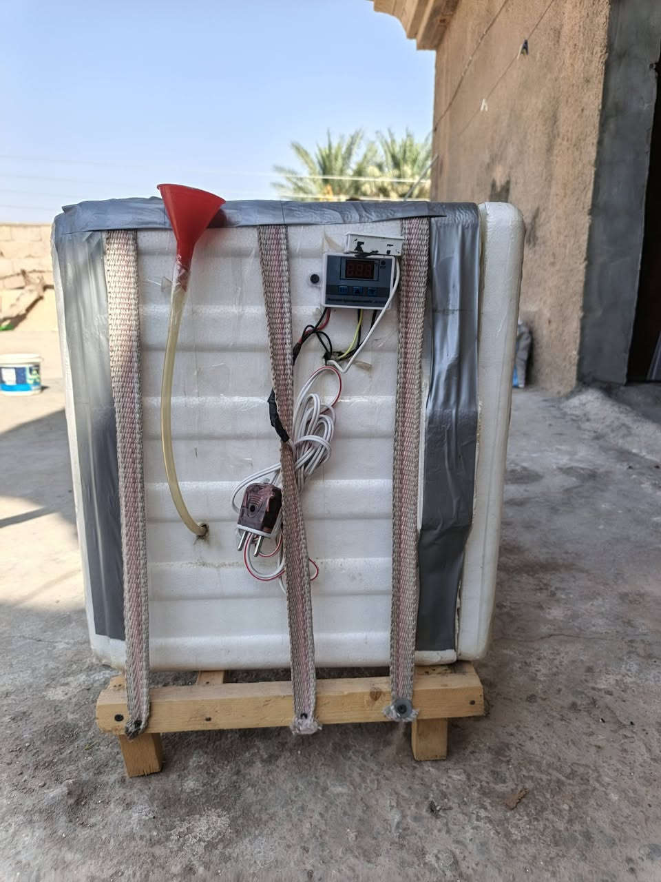 السلام عليكم شباب متاح فقاسه فلين استخدام اربع مرات فقط لاغير الفقاسه بيه 5رفوف كل رف يشل 40بيضه دجاج فقاسه   سعت البيض 220بيضه كامله بس تشتغل نسبت التفقيس 90بل 100وهاذ كله بيد الله شرط كبل لاياخذه اشغله كدامك وتقتنع بيه السعر كله تعرف غاليه مو رخيصه والعنده فقاسه يعرف شنو اسعارهن رجاآ الموشراي لايبخص مال الناس السعر 125وبيه مجال لشراي يراسني خاص او يتصل عل الرقم ويدلل مكاني حصيبه يم قسم تربيةالقائم رقم الواتساب ***********رقم الاتصال ***********
