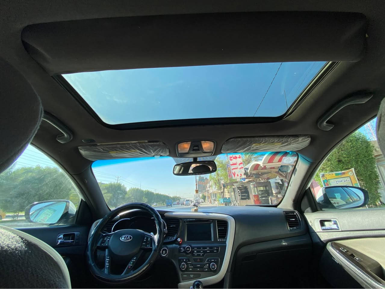 2013 Kia Optima · Wagon · المسافة المقطوعة: 106000 كم

للبيع سيارة كيا أوبتيما موديل 2013 فئة SXL (أعلى فئة بالمواصفات والجمالية).
الرقم والسنوية: رقم بغداد ، السنوية باسمي والتحويل مباشر.
المسافة المقطوعة: 106,000 ميل.
تفاصيل الحادث والبدن: الحادث أمريكي (ضربة جنطة فقط)، 
والسيارة واضحة أمامك وبدون أي عيوب مخفية.
المواصفات: محرك ٢٠٠٠ تيربو ، بصمة، شاشة كبيرة أصلية مع كاميرا، كراسي جلد كهرباء (تدفئة وتبريد)، فتحة سقف بانوراما، ويل كروم، وباقي مواصفات الـ SXL معروفه. 
السعر المطلوب: ٩٣ ورقه

مكان السيارة: كربلاء

للاتصال : *********** كربلاء, العراق
