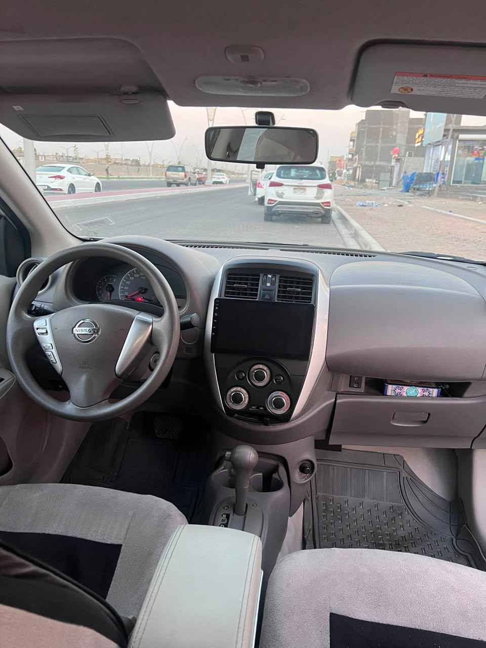 سيارة نيسان سني  هندي 2023 
السيارة بيه ضربه بابين جهة السايق الباقي كفالة 
ماشيه 70 الف 
السعر 105 
*********** البصرة, العراق
