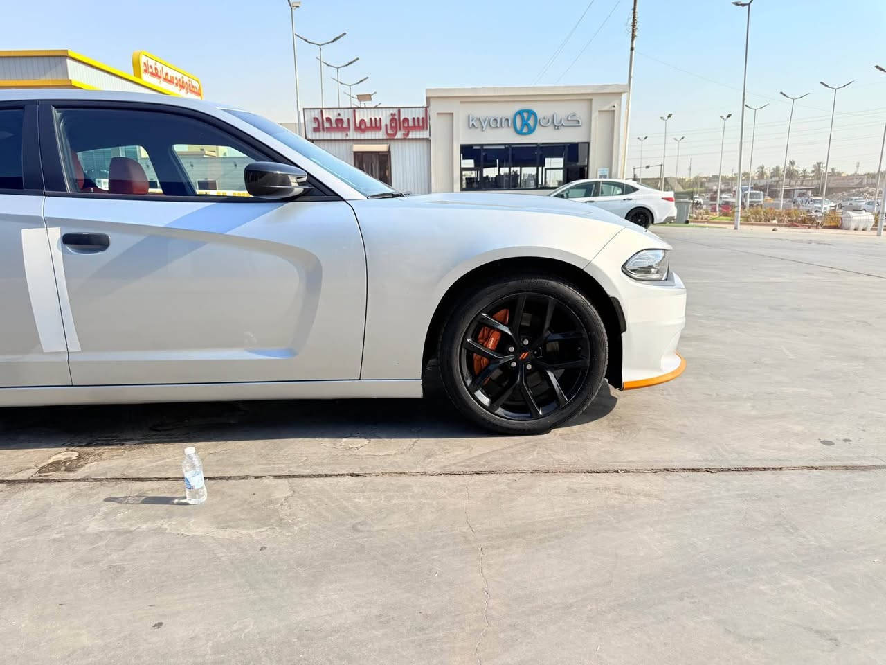 🔥🔥 للبيع — DODGE CHARGER GT 2021 | SUPER TRACK PAK 🔥🔥

بدون ايرباك السيارة جديدة والحادث موضح بالصور 

إذا تبحث عن تشارجر تجمع بين القوة، الهيبة، الفخامة والشكل الرياضي… هاي السيارة مختلفة بكل تفاصيلها، ومجهزة بتفاصيل إضافية تخليها مميزة عن الـGT الاعتيادية. 🖤🧡

🇺🇸 DODGE CHARGER GT — SUPER TRACK PAK

⚙️ المواصفات:
• موديل 2021
• فئة GT
• Super Track Pak
• محرك 3.6L Pentastar V6
• قوة 300 حصان
• عزم 358 نيوتن.م
• ناقل حركة أوتوماتيك 8 سرعات
• نظام Sport Mode
• Performance Pages
• نظام تعليق رياضي
• بدالات تبديل على المقود
• فتحة هواء رياضية على غطاء المحرك
• فرامل وأطارات Performance

🏁 تجهيزات إضافية:
💡 منظومة زينون كاملة بقيمة تقريبية 500 ألف دينار
🔊 نظام صوتي Alpine بجودة صوت عالية وتجربة صوتية مميزة
🖤 جنوط رياضية سوداء
🧡 كليبرات بلمسات برتقالية
🧡 Front Lip برتقالي رياضي
🏁 سبويلر خلفي رياضي
🖤 شبك أمامي رياضي أسود

🎨 الخارجية:
لون فضي أنيق مع تنسيق أسود وبرتقالي، والنتيجة شكل رياضي راقي ومختلف تماماً عن التشارجر الاعتيادية.

🧡 الداخلية:
• داخلية جلد برتقالي مميزة
• مقاعد رياضية
• تطريز GT على المقاعد
• أبواب داخلية باللون البرتقالي
• كونسول بلمسات رياضية
• مقود رياضي
• ديكورات داخلية متناسقة
• أرضيات مخصصة
• مقصورة نظيفة ومرتبة جداً

🔥 التفاصيل التي تميزها:
السيارة مو مجرد GT؛ التميز هنا بالتنسيق الكامل بين الفضي + الأسود + البرتقالي، من الخارجية والجنوط والكليبرات إلى الداخلية البرتقالية، إضافة إلى زينون + نظام Alpine الصوتي.

📸 السيارة موجودة بالصور وبحالتها الحقيقية، والمعاينة خير دليل.

🔍 الفحص مفتوح للمشتري الجاد من أي جهة يختارها.

💰 السعر: [22.000$]
📍 الموقع: [بغداد البنوك]
📞 للتواصل: [***********]

الجاد فقط يتواصل.

🔥 DODGE CHARGER GT — SUPER TRACK PAK 2021. بغداد, العراق
