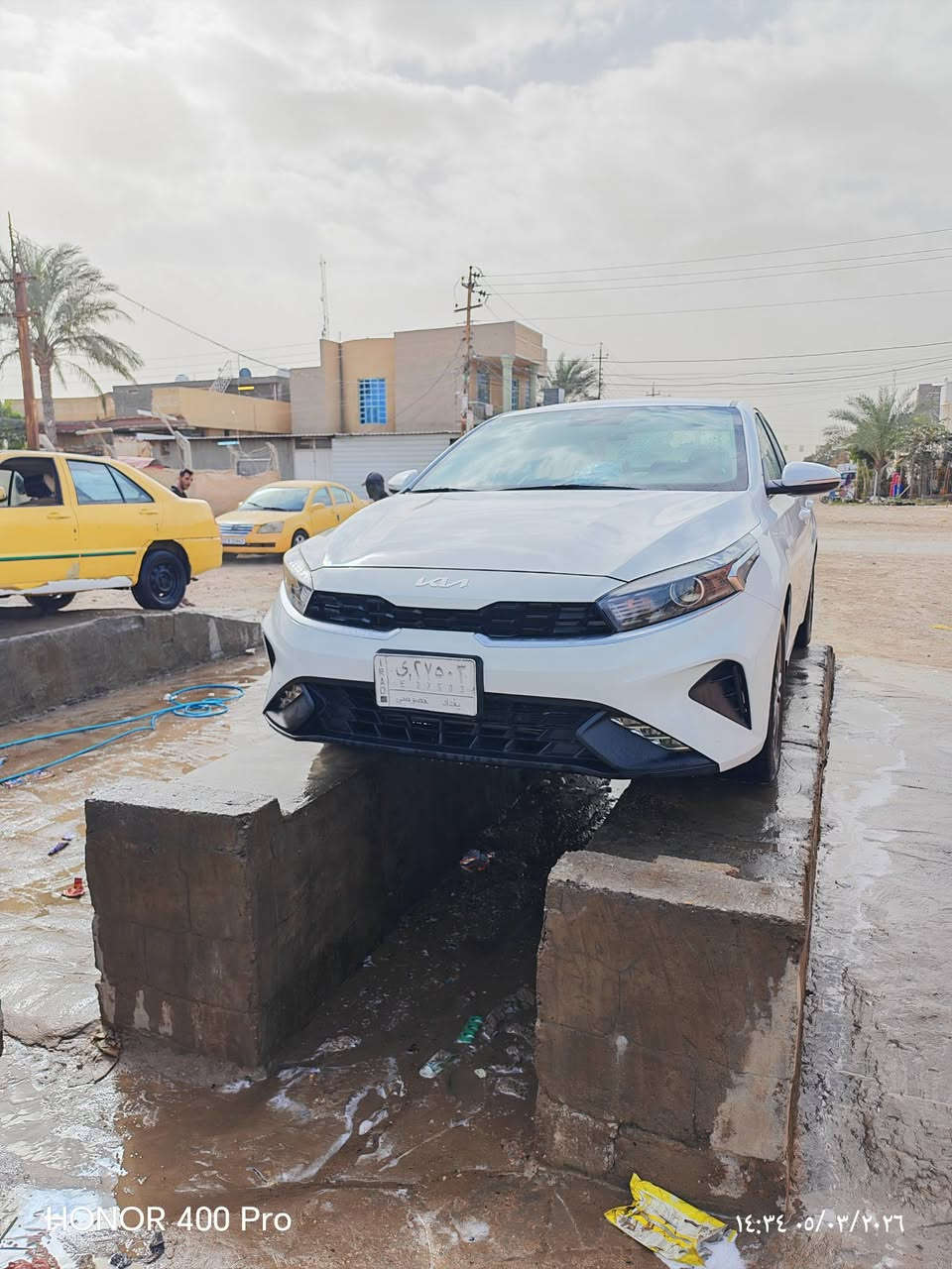 السلام عليكم
سيراتو 2023 محرك2000

فتحة سقف تحكمات استيرن حساس خلفي

شاشه 12انش ماشيه ٨٣الف كيلو اللون ابيض

ضمان الدوليه مكفوله من صبغ و معجون دوشمه كشنات و ارضيه الكشن ع وضع الشركه الرقم بغداد 165
***********

نص مكتوب في الصور:
- HONOR 400 Pro ١٤:٣٢ ٠٥/٠٣/٢٠٢٦
- HONOR 400 Pro 14:34 05/03/2026
- HONOR 400 Pro ١٤:٣٤ ٠٥/٠٣/٢٠٢٦
- HONOR 400 Pro
- ١٤:٣٣ ٠٥/٠٣/٢٠٢٦