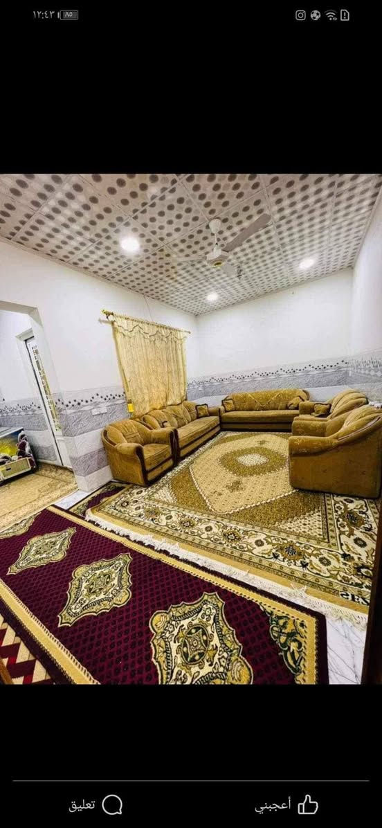 بيت في حي الملايين الثانيه تقطيع الصايغ.                        المساحه 200م.                                                     الواجهة 9.55.                                                       متكون من (ثلاث غرف نوم +هول واستقبال +مطبخ)             للاستفسار على هذا الرقم ***********

نص مكتوب في الصور:
- ١٢:٤٣ | ٨٥ أعجبني تعليق
- ١٢:٤٢ | ٨٥ أعجبني تعليق