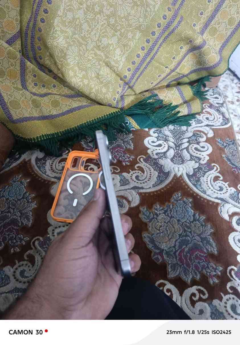 السلام عليكم شباب إيفون 15برو ماكس ذاكره ٢٥٦ بطاريه ٨٧ مكفول من كل شي مع الملحقات مكاني بغداد الدوره ***********
