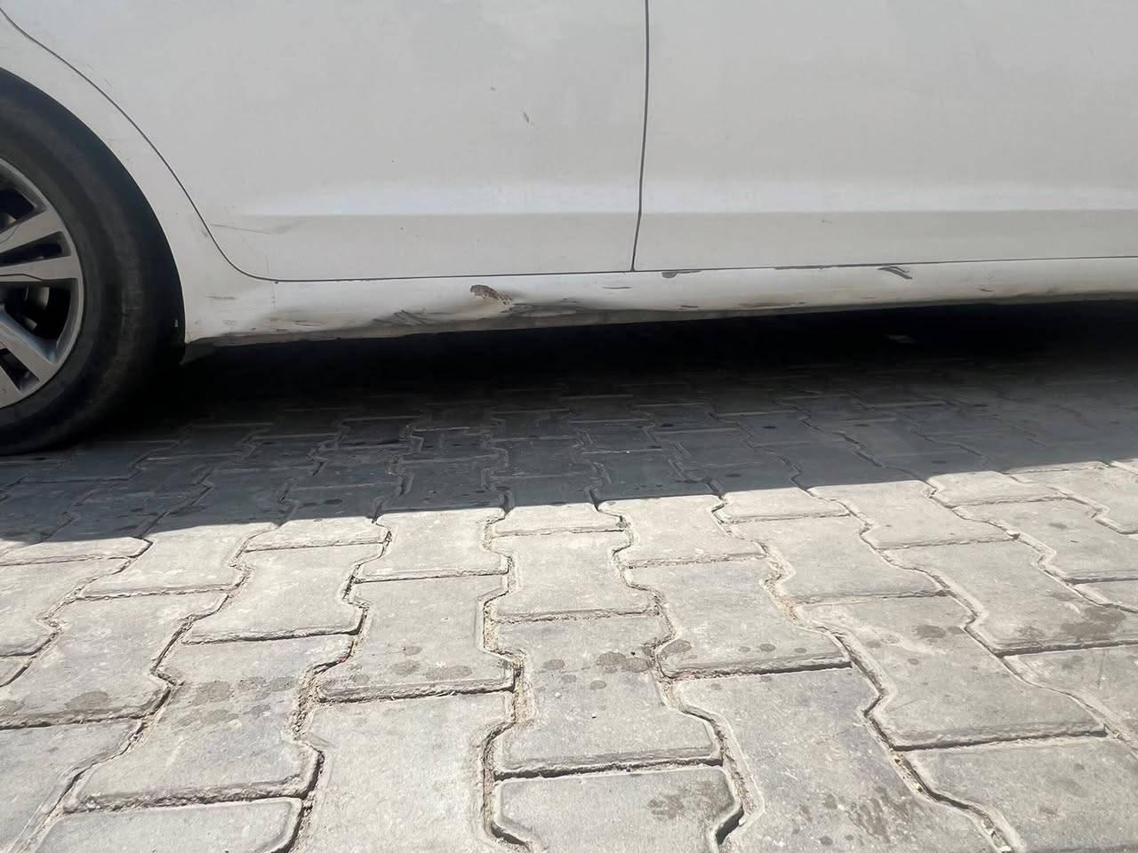 السلام عليكم سياره الانترا 18  خليجي اربيل كفاله عامه بيها بارد خشم المدكر خشم البنيد والدوسه بيها طخه مامصلحه  العنوان بصره المشراق
الرقم ***********
سعر 135
